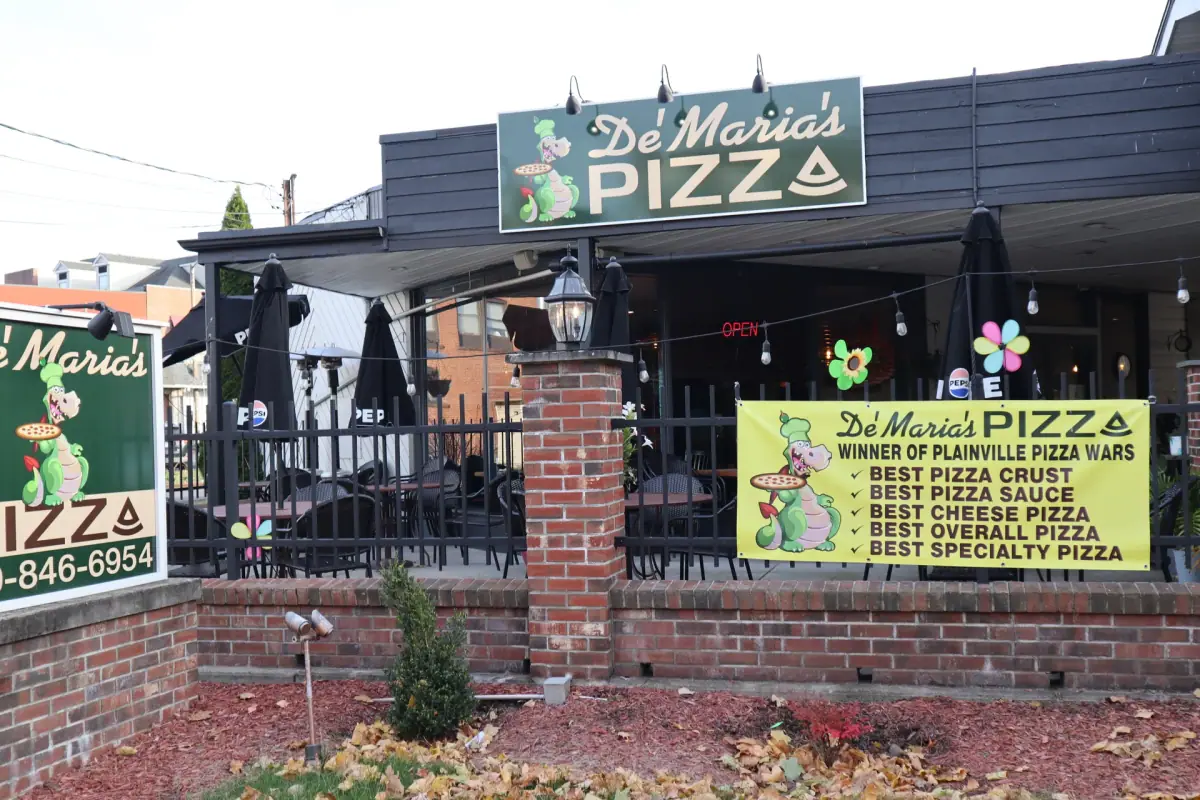 Royal Xperience De'Maria storefront entrance in Plainville